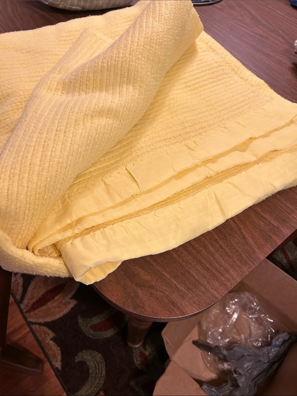 Soft Yellow Textured Throw Blanket - Cozy Home Bedding